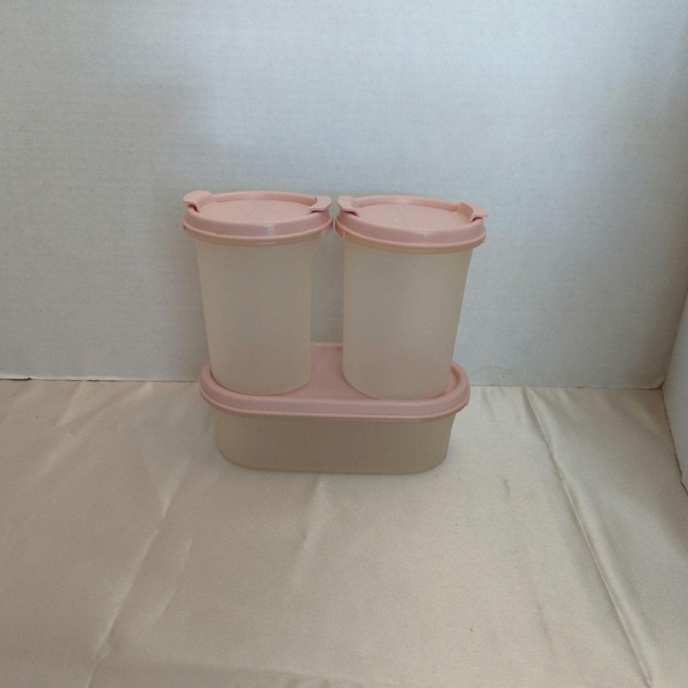 Tupperware 3 piece modular mate set with pink lids
